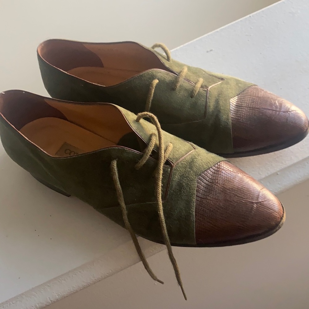 Amazing Vintage Cole Haan lace-up